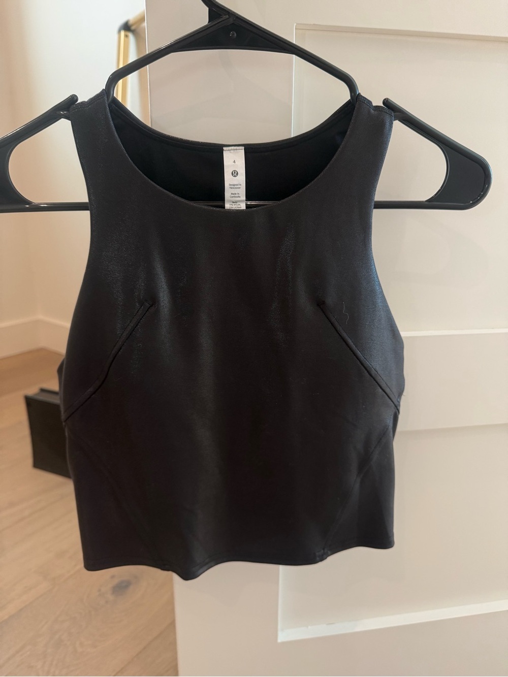Lululemon Black Racerback Cropped Tank Top Size 4 - Metallic Black - Picture 1 of 3